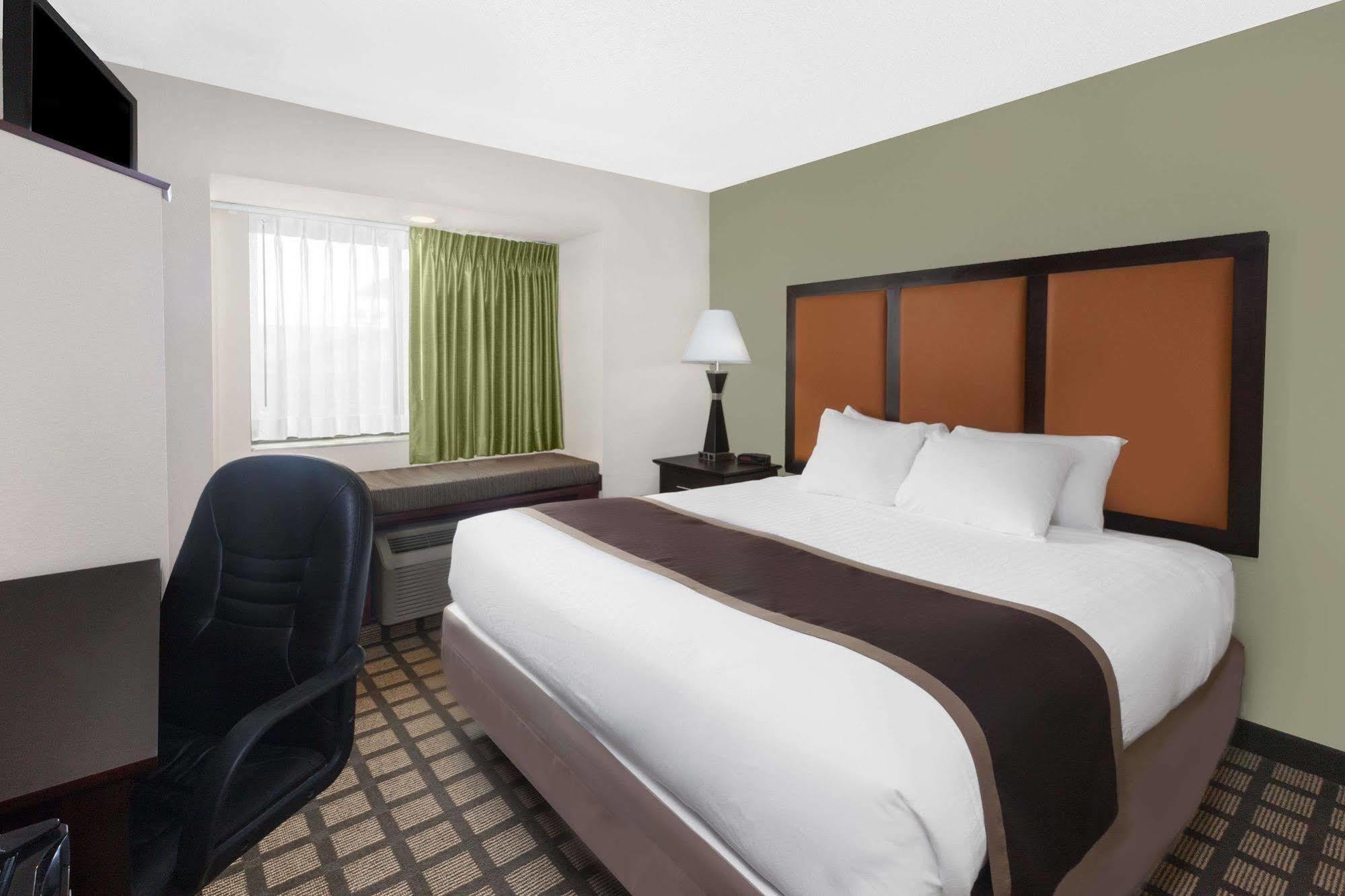 Hotel Baymont By Wyndham Gaylord Extérieur photo